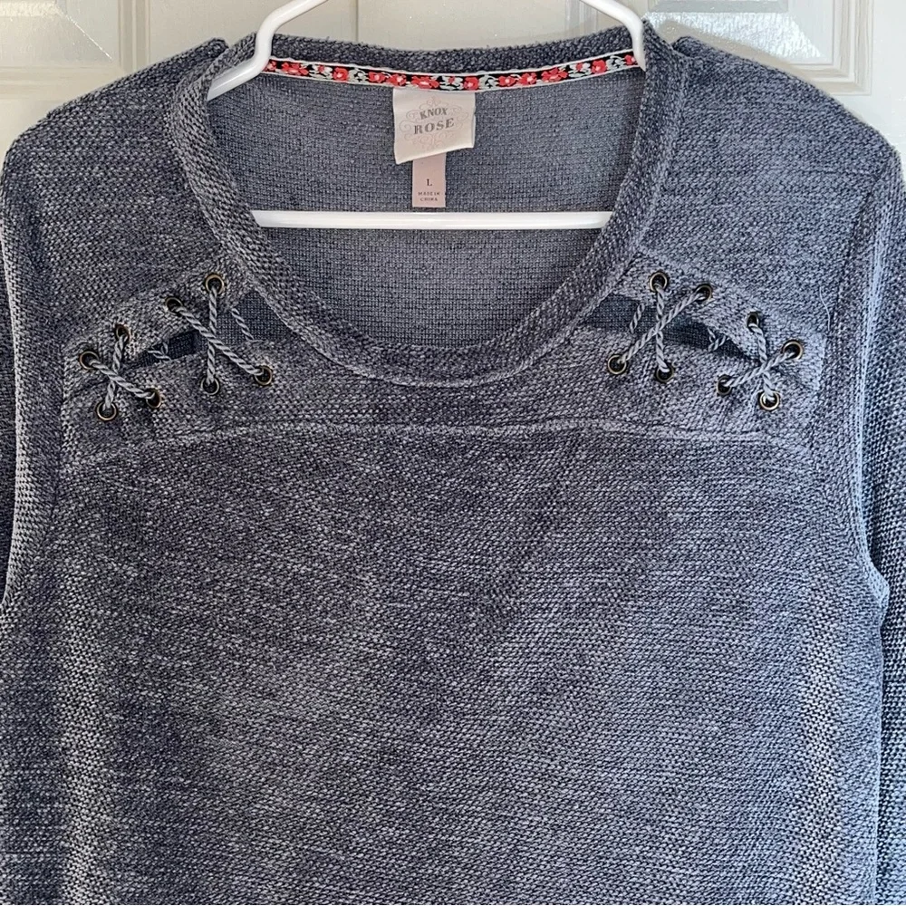 Women's Scoop Neck Shoulder Lace-Up Pullover Sweatshirt Knox Rose Size Large